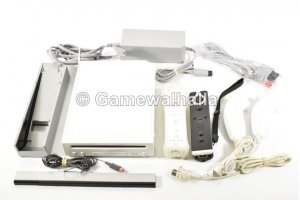 Wii Console Wit + 2 Controllers - Wii 